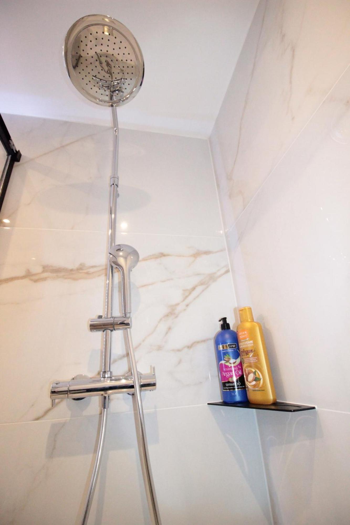 Luxury Studio, Rez De Chaussee, Parking Prive Video Surveillance, Canape Haute Qualite Convertible Couchage 2 Personnes, Centre Ville Proche, Restaurant, Boulangerie 2 Minutes A Pied, Terrasse - 800Metre Carre De Terrain - Gere Par Presta-Zen'Service Verdun-sur-Meuse ภายนอก รูปภาพ