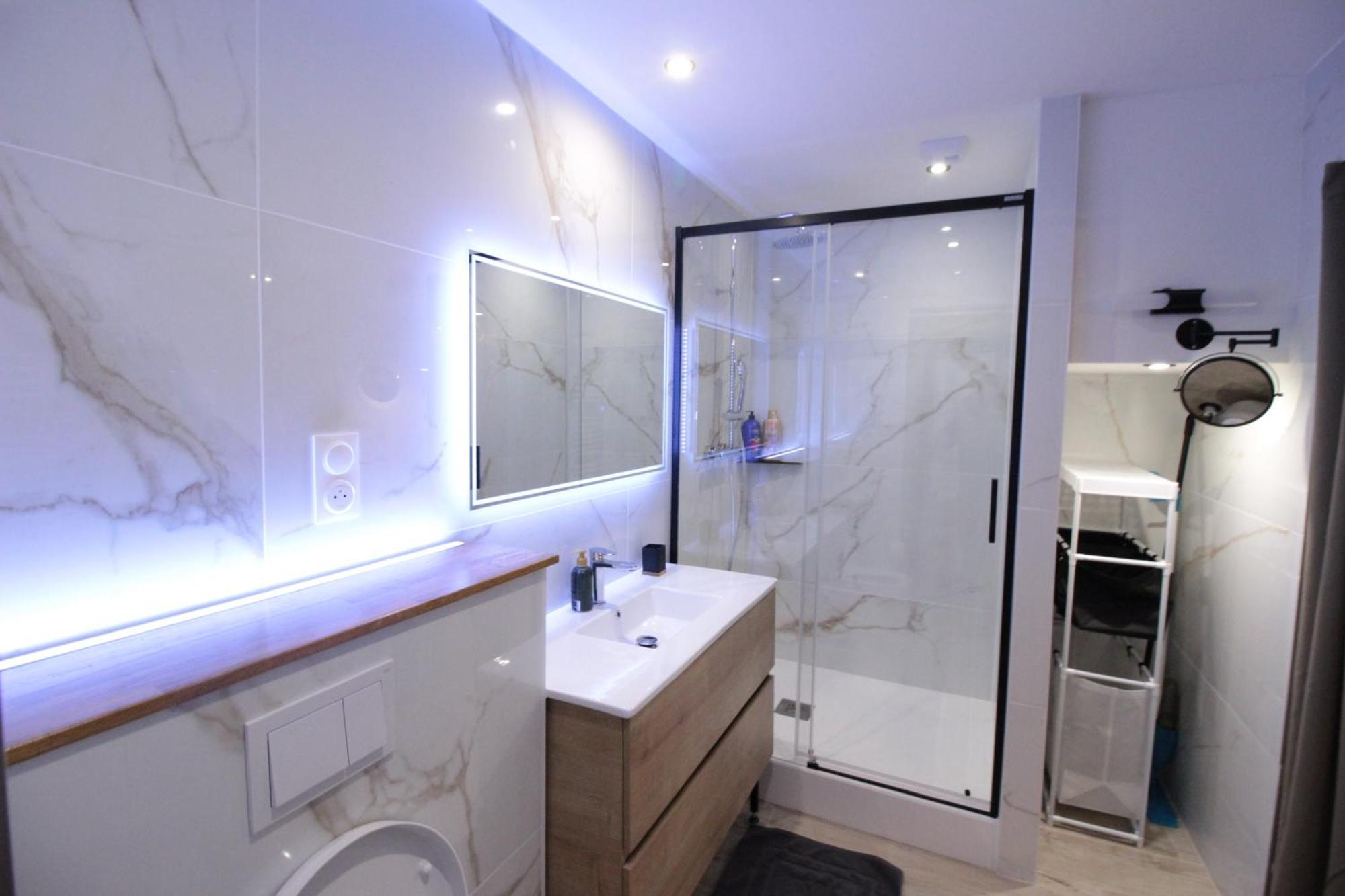 Luxury Studio, Rez De Chaussee, Parking Prive Video Surveillance, Canape Haute Qualite Convertible Couchage 2 Personnes, Centre Ville Proche, Restaurant, Boulangerie 2 Minutes A Pied, Terrasse - 800Metre Carre De Terrain - Gere Par Presta-Zen'Service Verdun-sur-Meuse ภายนอก รูปภาพ