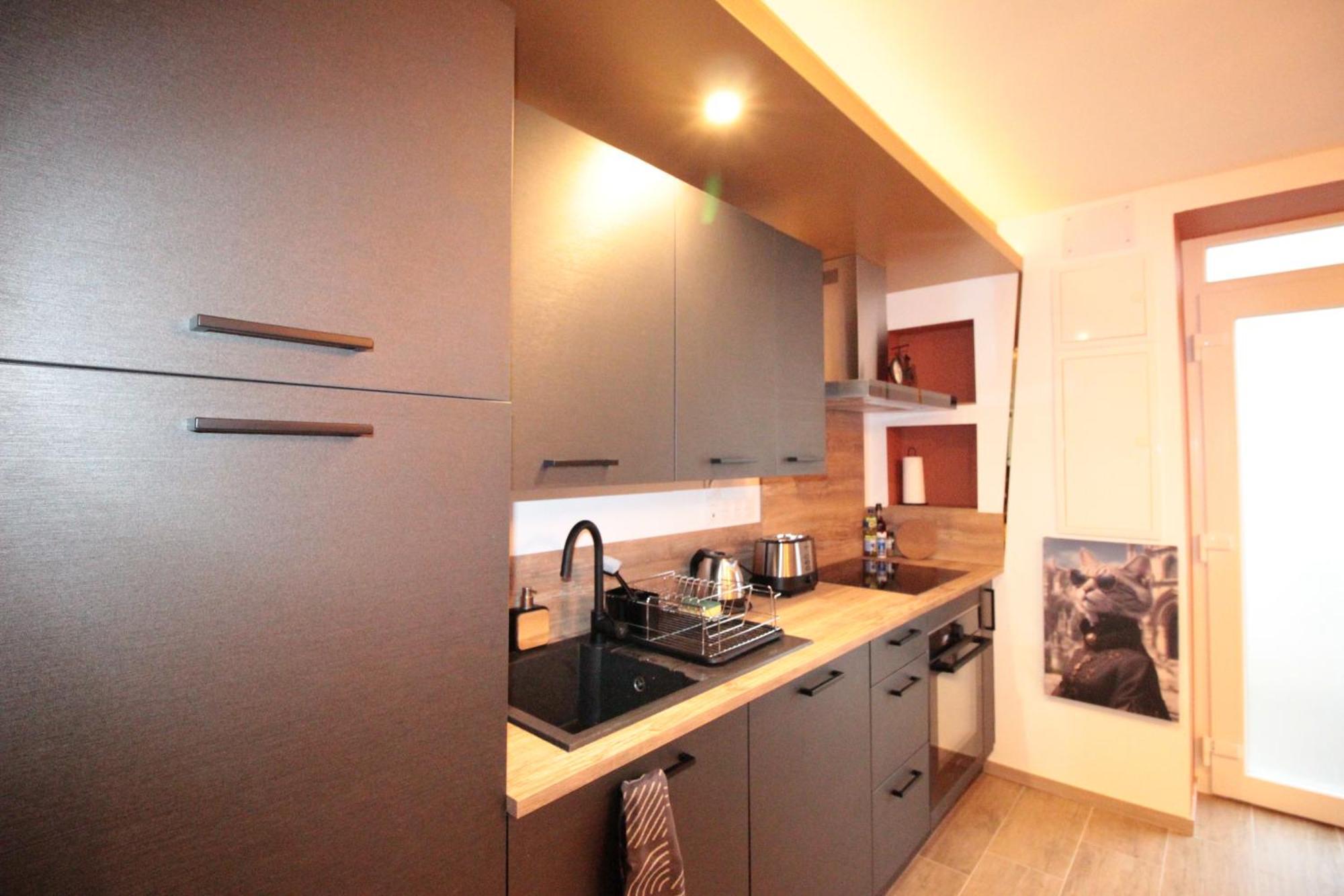 Luxury Studio, Rez De Chaussee, Parking Prive Video Surveillance, Canape Haute Qualite Convertible Couchage 2 Personnes, Centre Ville Proche, Restaurant, Boulangerie 2 Minutes A Pied, Terrasse - 800Metre Carre De Terrain - Gere Par Presta-Zen'Service Verdun-sur-Meuse ภายนอก รูปภาพ