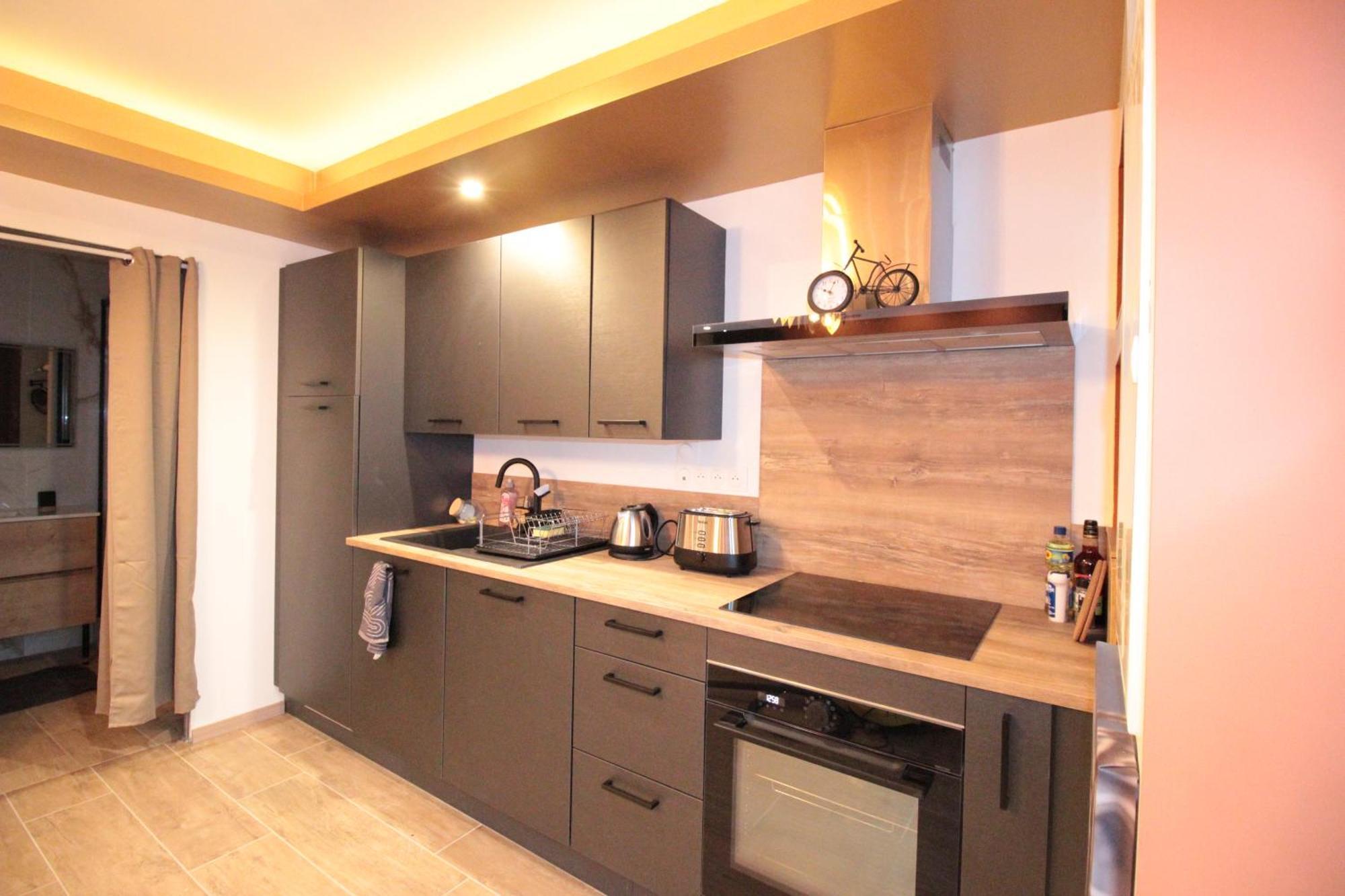 Luxury Studio, Rez De Chaussee, Parking Prive Video Surveillance, Canape Haute Qualite Convertible Couchage 2 Personnes, Centre Ville Proche, Restaurant, Boulangerie 2 Minutes A Pied, Terrasse - 800Metre Carre De Terrain - Gere Par Presta-Zen'Service Verdun-sur-Meuse ภายนอก รูปภาพ