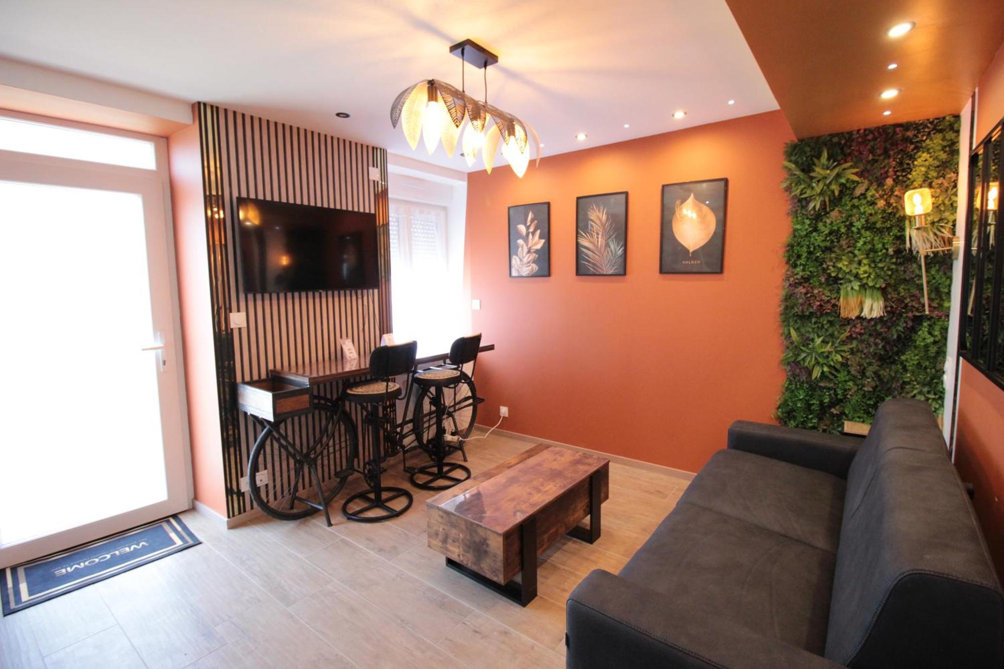 Luxury Studio, Rez De Chaussee, Parking Prive Video Surveillance, Canape Haute Qualite Convertible Couchage 2 Personnes, Centre Ville Proche, Restaurant, Boulangerie 2 Minutes A Pied, Terrasse - 800Metre Carre De Terrain - Gere Par Presta-Zen'Service Verdun-sur-Meuse ภายนอก รูปภาพ